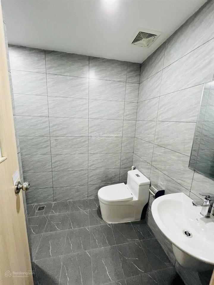 Chính chủ gửi bán nhanh căn góc 101m2 3pn2wc tầng trung hoa hậu  sổ đỏ sẵn giao dịch