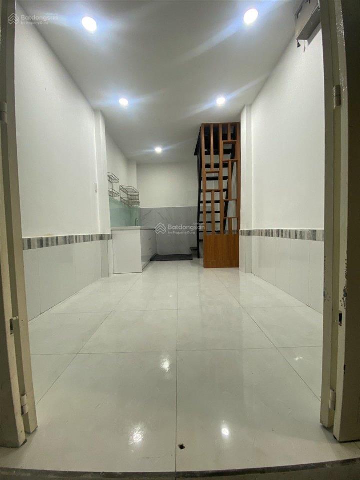 Mặt tiền có lề đường! mặt bằng tầng trệt đẹp 3.5 x 15 phù hợp mở, cty, làm đẹptócmassage...10tr