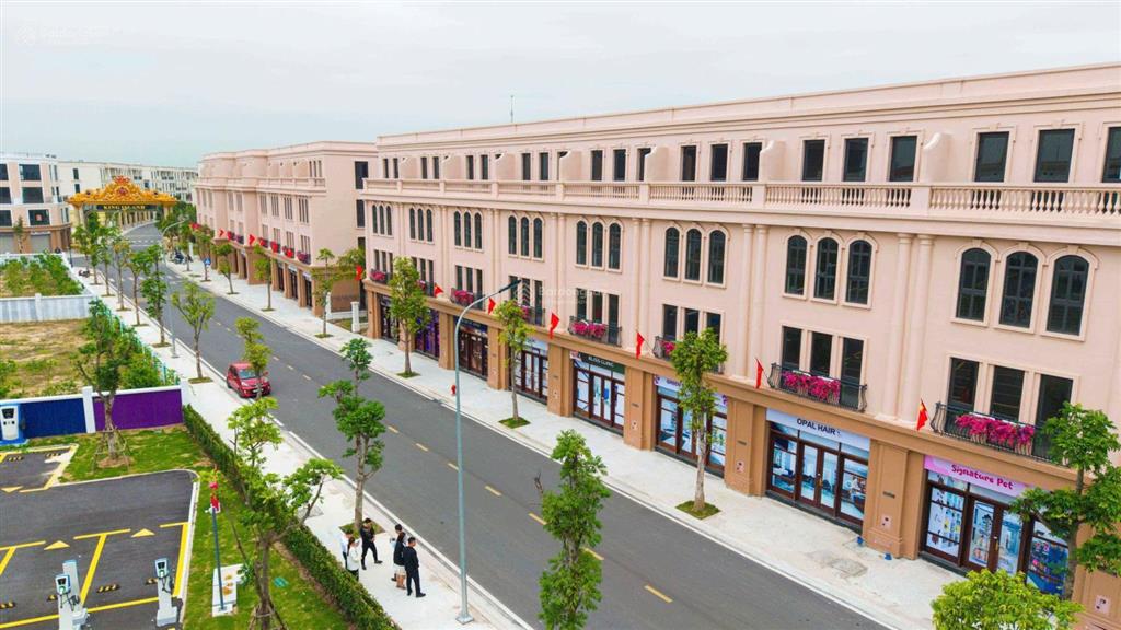 Bán shophouse 4 tầng 70m2, sát 18 toà chung cư. giá chỉ 4 tỷ , htls 0% trong 5 năm.  0915 011 ***