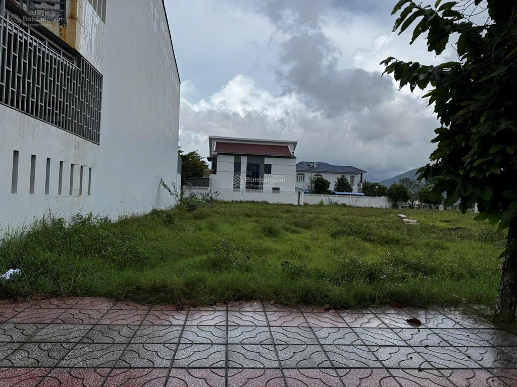 Cần tiền bán lô đất khu đô thị mới nam sông cái đã có sổ đỏ, đường hiện trạng 16m, vị trí tiềm năng