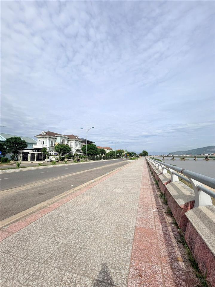Cần tiền bán lô đất khu đô thị mới nam sông cái đã có sổ đỏ, đường hiện trạng 16m, vị trí tiềm năng