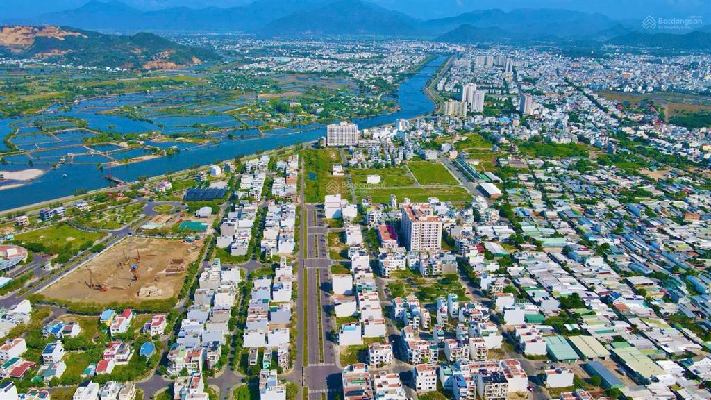 Kẹt tiền bán gấp lô đất đường a1  võ văn kiệt giá cạnh tranh thị trường, đường rộng 20m, lô sạch đẹp
