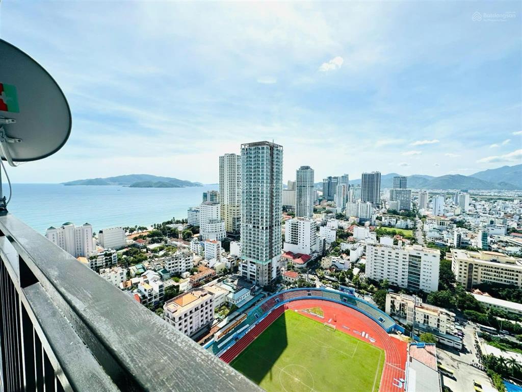 Bán căn hộ dqua nha trang giá chỉ 3,3 tỷ, có sẵn hợp đồng thuê 13 triệu/tháng, sổ đỏ sẵn, tầng cao