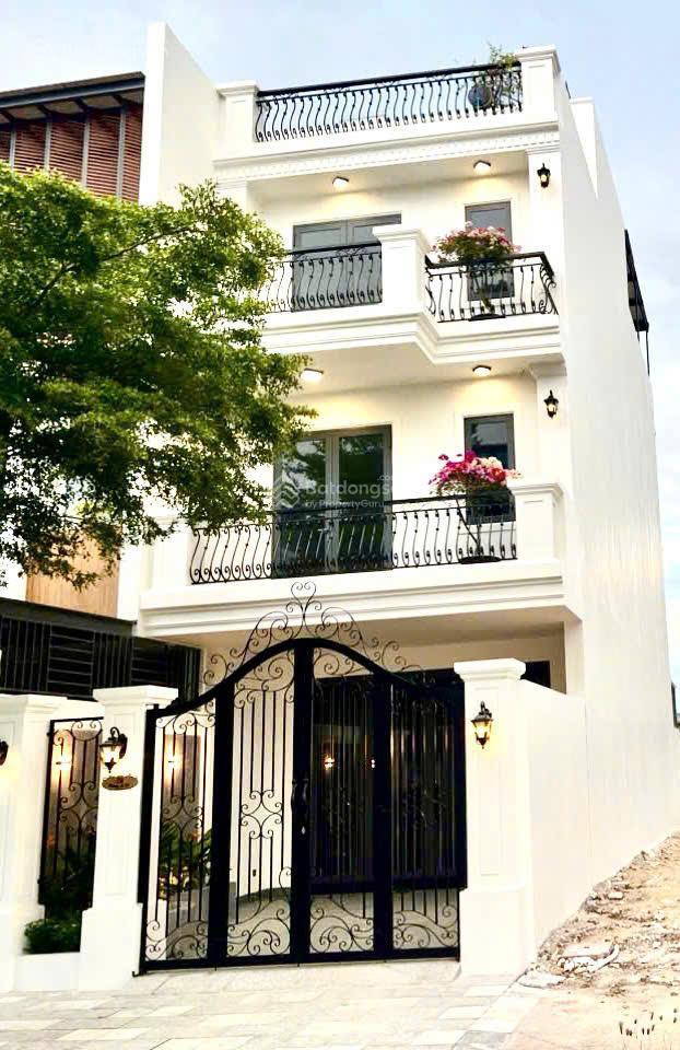 Bán nhà 3,5 tầng gói 5, khu đô thị mỹ gia có sẵn nội thất mới giá chỉ 8,8 tỷ, pháp lý chuẩn