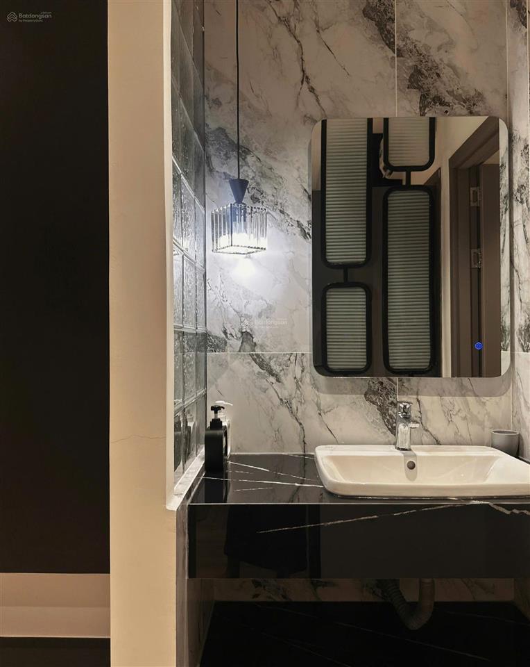 Cần tiền hạ giá bán nhanh nhà khu đô thị mỹ gia gói 5, có sẵn nội thất sang trọng, hướng đông