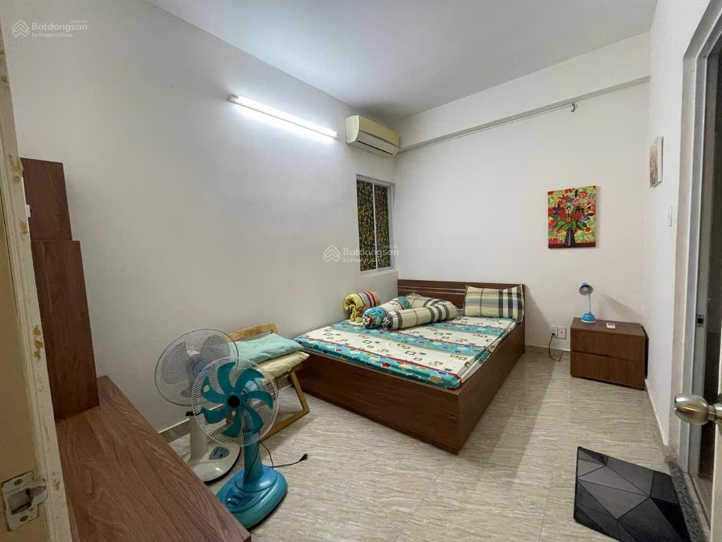 Cần tiền bán căn chung cư hoàng quân có sẵn nội thất, view xéo biển và phố. sổ đỏ lâu dài