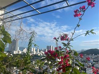 Cần tiền bán căn chung cư hoàng quân có sẵn nội thất, view xéo biển và phố. sổ đỏ lâu dài