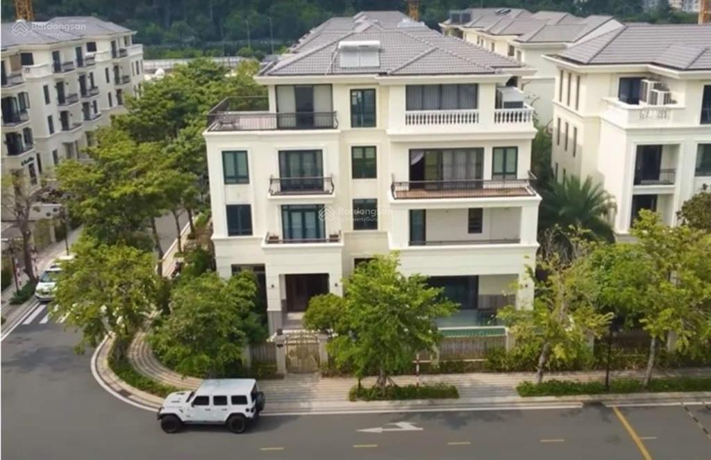 Chủ nhà cần tiền rao bán giá tốt căn 225m2 186tỷ biệt thự vinhomes bason, đã có sổ đỏ, miễn phí dv