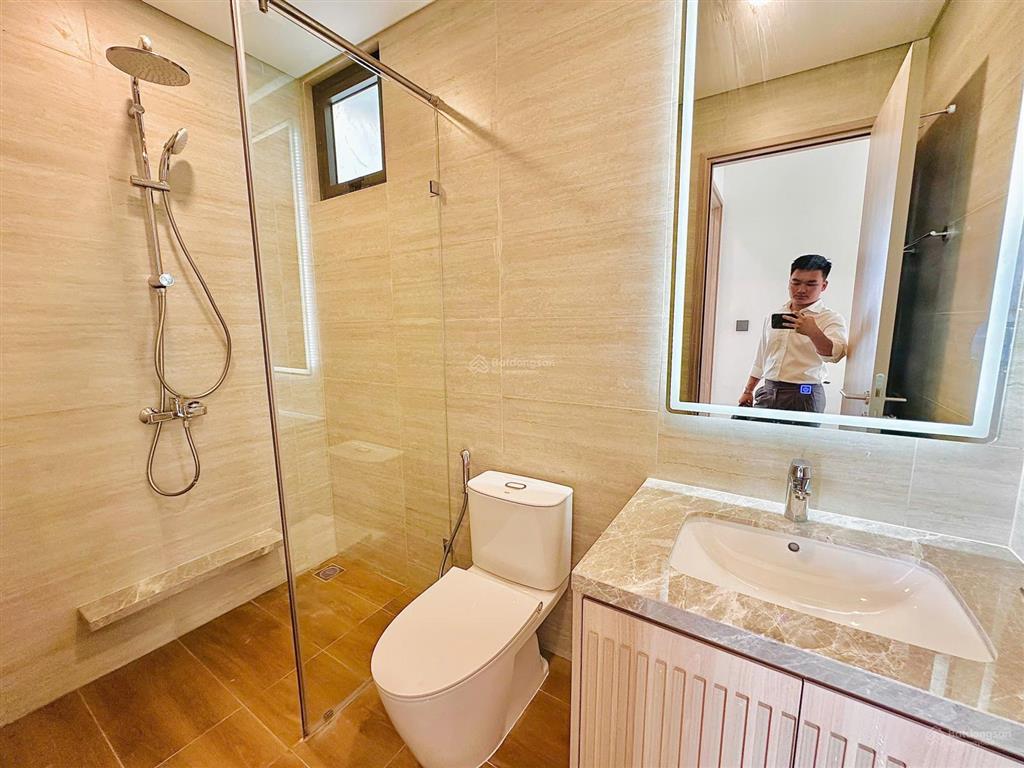 Cần bán căn hộ essensia sky view nam bán lỗ dt 75m2 giá 5,2 tỷ bao hết hoàn sổ,   0906 313 ***