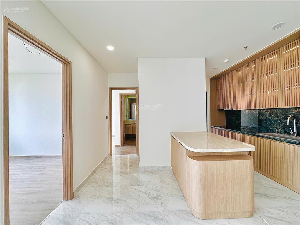 Cần bán căn hộ essensia sky view nam bán lỗ dt 75m2 giá 5,2 tỷ bao hết hoàn sổ,   0906 313 ***