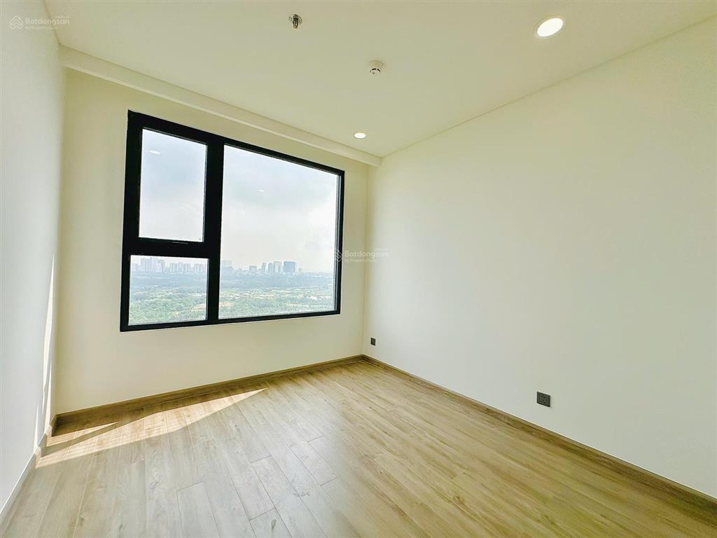 Cần bán căn hộ essensia sky view nam bán lỗ dt 75m2 giá 5,2 tỷ bao hết hoàn sổ,   0906 313 ***