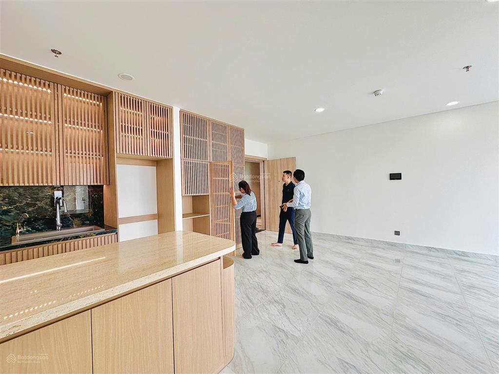 Cần bán căn hộ essensia sky view nam bán lỗ dt 75m2 giá 5,2 tỷ bao hết hoàn sổ,   0906 313 ***