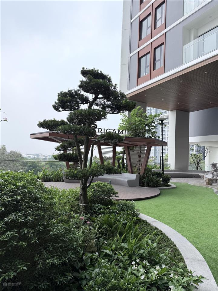 Bán lỗ căn hộ essensia sky view pmh dt 119m2 giá 8,5 allin, đã tt 30% t11 nhận nhà.