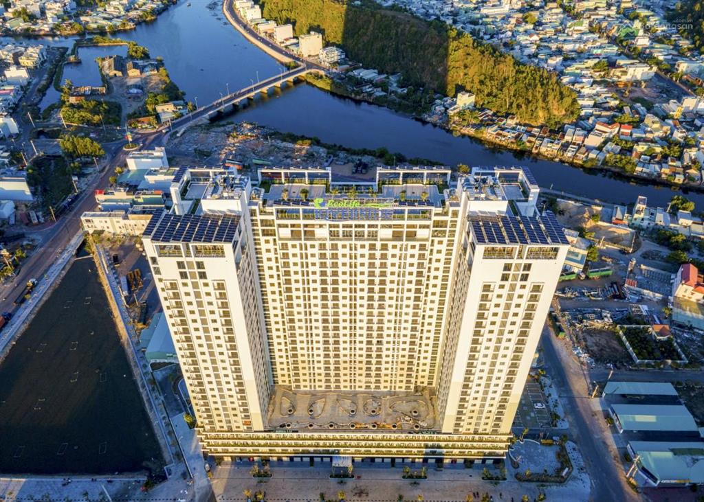 Cần bán nhanh căn ecolife 2 pn hướng đông nam tầng cao view sông. 0903 601 ***.nhà mới 100%