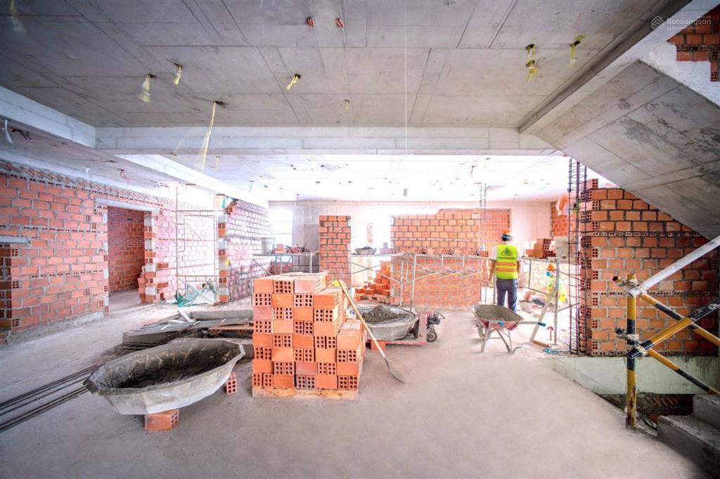 Kẹt tiền cần bán nhanh căn hộ studio 50m2 full nội thất chủ đầu tư.  ngay 0903 601 ***