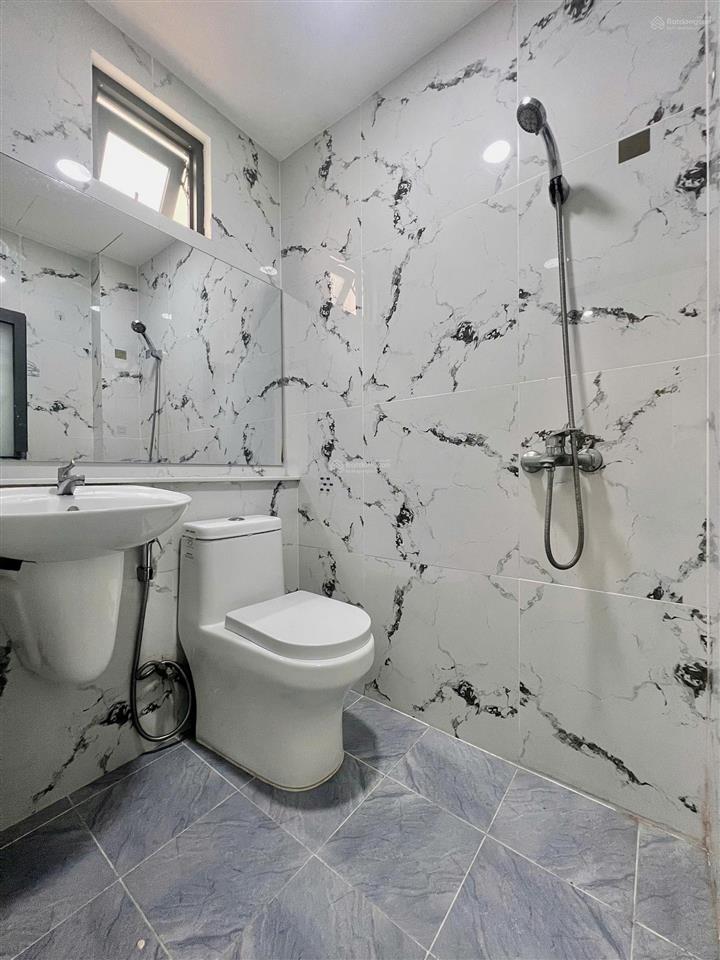 Phòng thoáng mới xây đặng thùy trâm gần đh văn lang giá 4.2 triệu