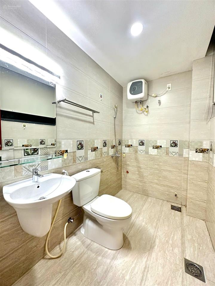 Phòng đẹp ban công lê văn sỹ full tiện nghi gần trần quang diệu