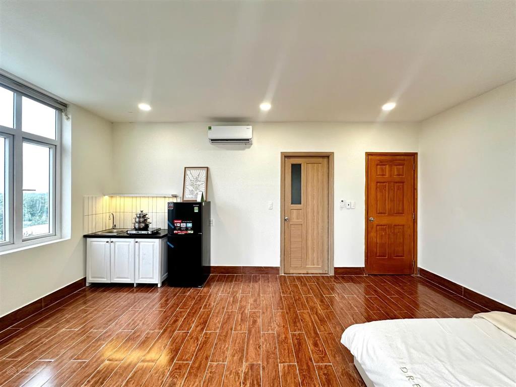 Phòng đẹp 40m2 mới xây full tiện nghi gần bến xe q8, đh ueh, văn hiến