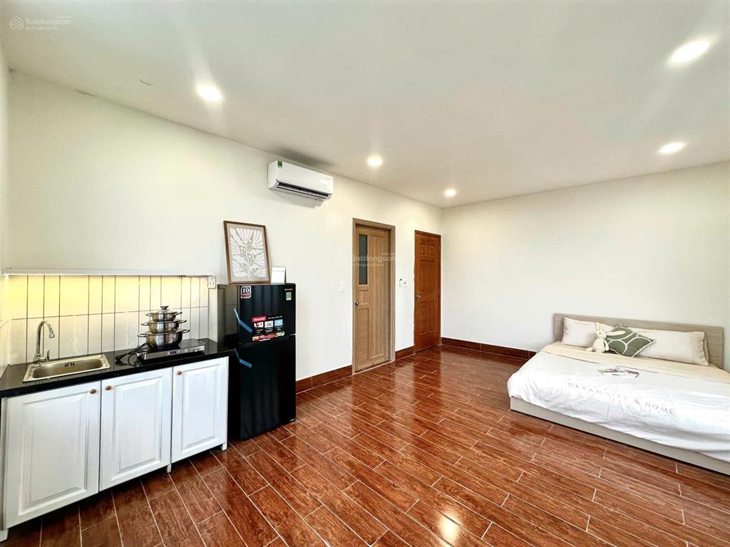 Phòng đẹp 40m2 mới xây full tiện nghi gần bến xe q8, đh ueh, văn hiến