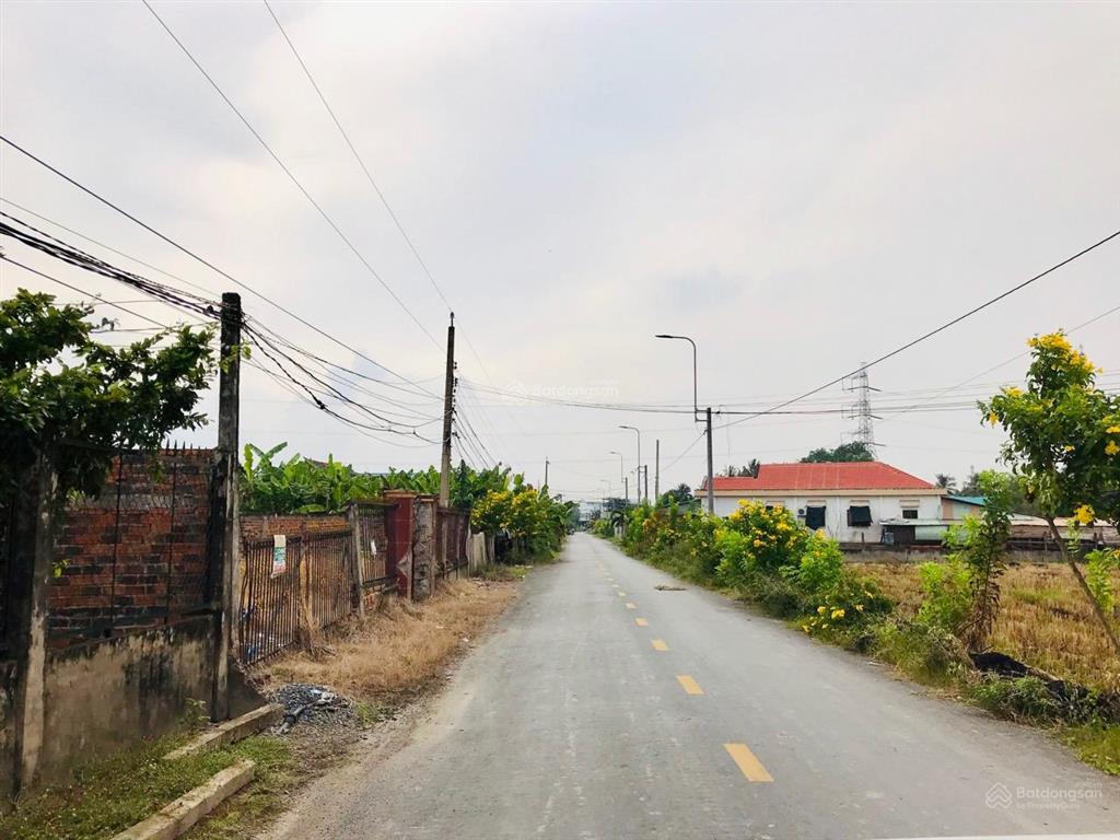 Đất thổ đường nhựa. mt đường đăng mỹ, cách quốc lộ 1km. đất 4.400m2 ngang 50m x 84m nở hậu, giá tốt