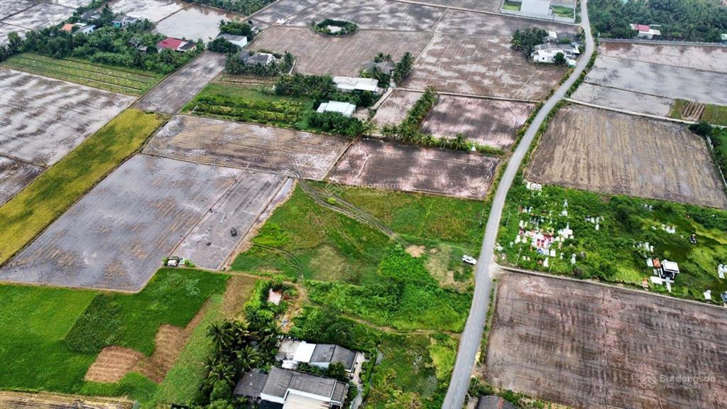 Đất thổ đường nhựa. mt đường đăng mỹ, cách quốc lộ 1km. đất 4.400m2 ngang 50m x 84m nở hậu, giá tốt
