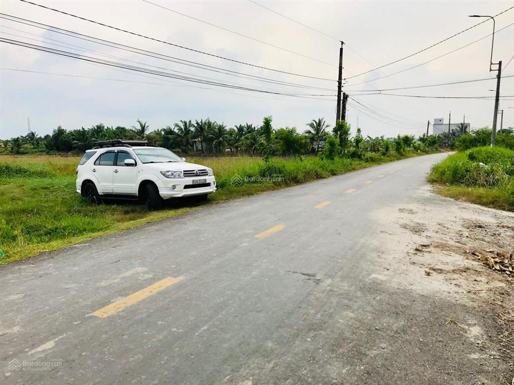 Đất thổ đường nhựa. mt đường đăng mỹ, cách quốc lộ 1km. đất 4.400m2 ngang 50m x 84m nở hậu, giá tốt