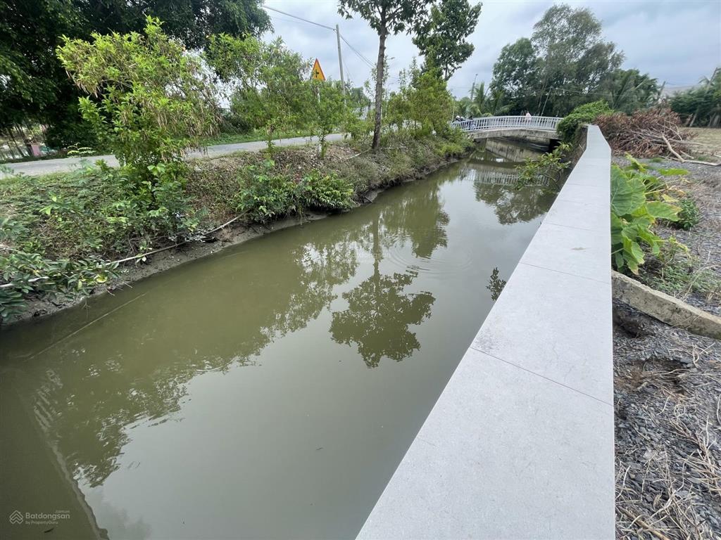 Nền đất ở view sông thoáng mát 7x42m=300m2 đường đặng văn búp, phước lý, tây ninh (long an cũ)