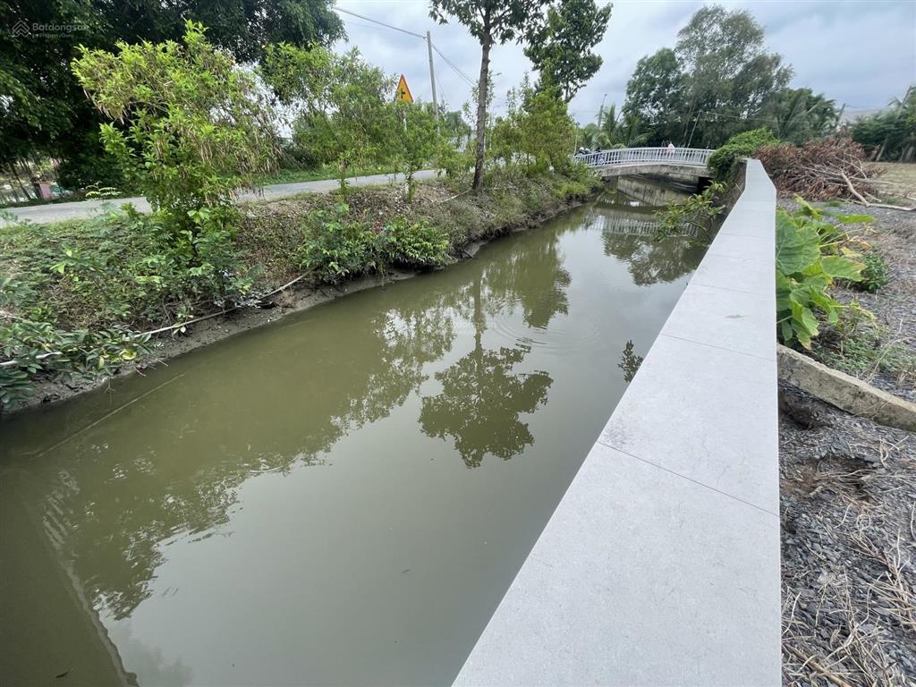 Nền đất ở view sông thoáng mát 5x42m=204m2 đường đặng văn búp, phước lý, tây ninh (long an cũ)