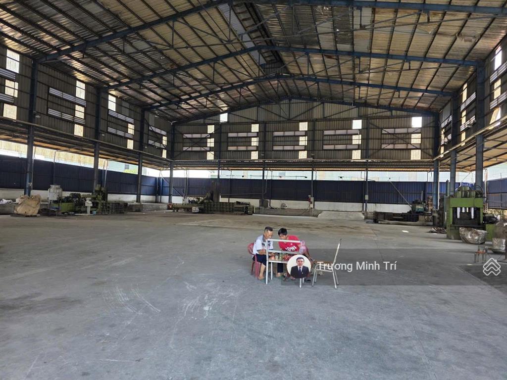 Nhà xưởng khu công nghiệp tân tạo, 5.700m2, xưởng văn phòng 3.000m2, ngay quốc lộ 1a, đường lớn
