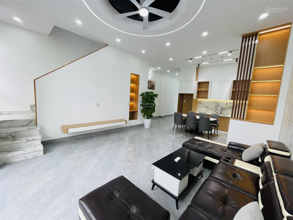 Nhà view sông mỹ nhân, mỹ yên bến lức. ngang 6.2m dài 17m đường rộng