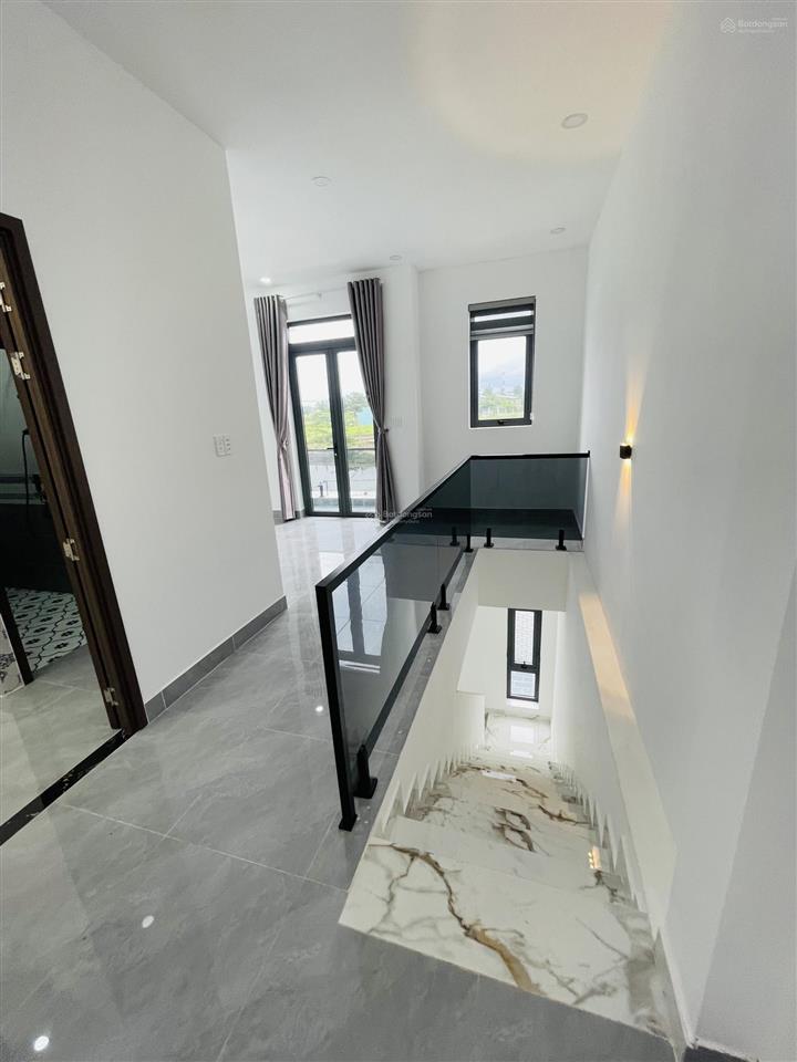 Nhà view sông mỹ nhân, mỹ yên bến lức. ngang 6.2m dài 17m đường rộng