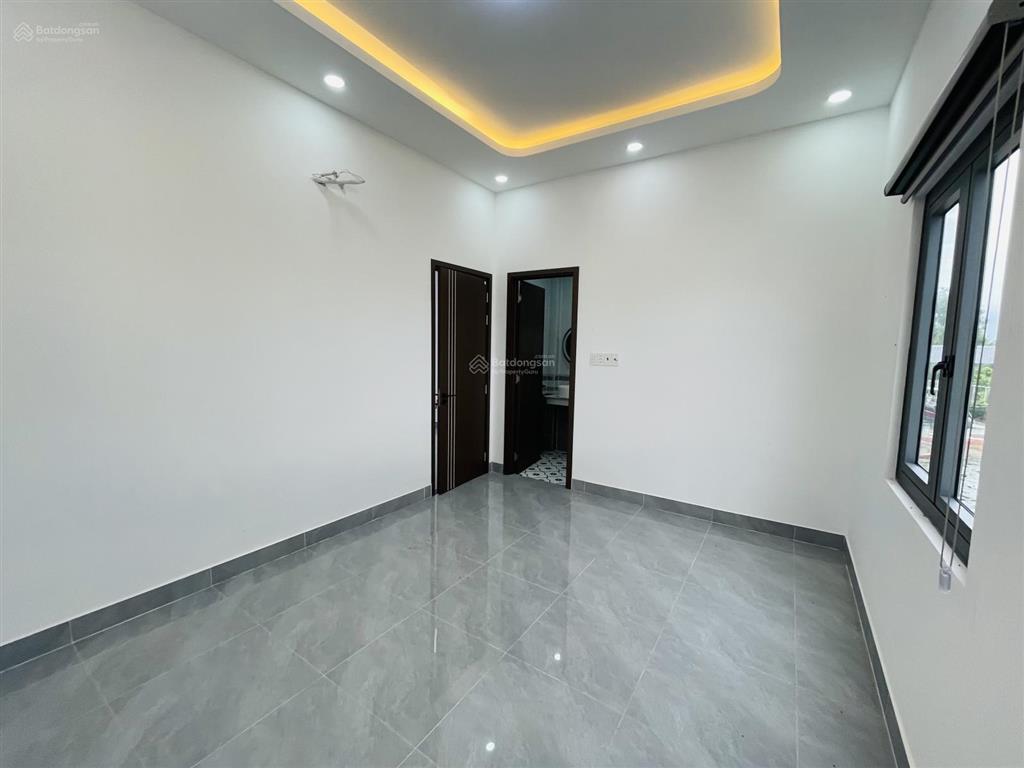 Nhà view sông mỹ nhân, mỹ yên bến lức. ngang 6.2m dài 17m đường rộng