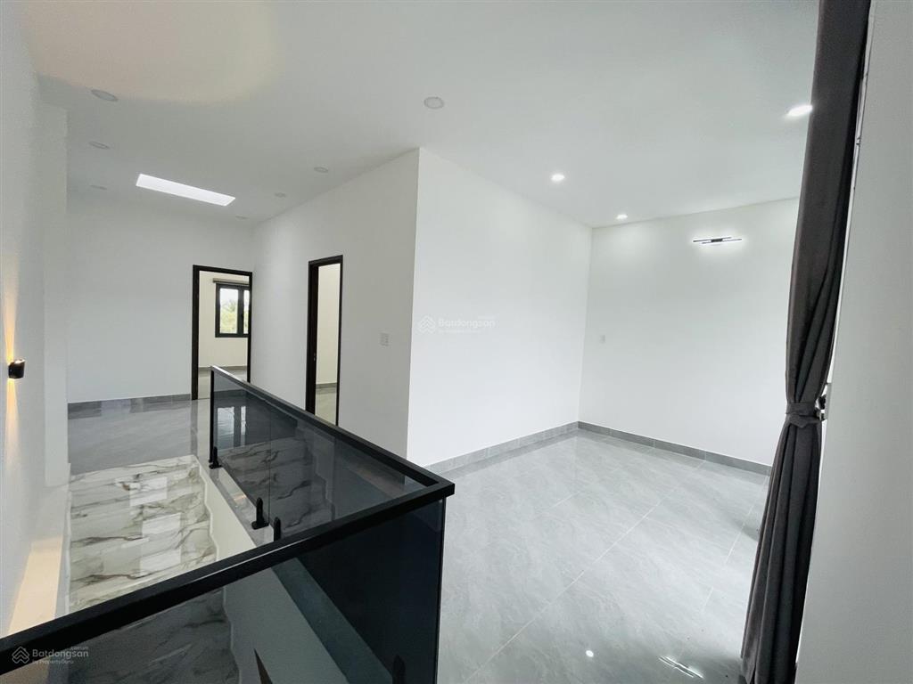 Nhà view sông mỹ nhân, mỹ yên bến lức. ngang 6.2m dài 17m đường rộng