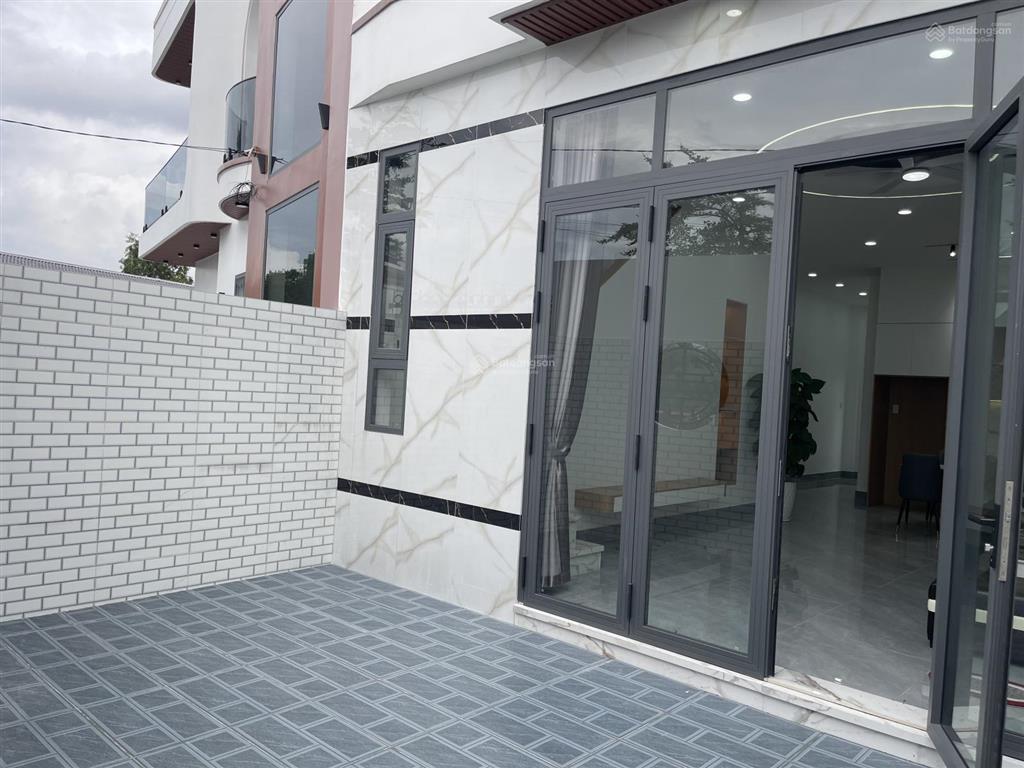 Nhà view sông mỹ nhân, mỹ yên bến lức. ngang 6.2m dài 17m đường rộng