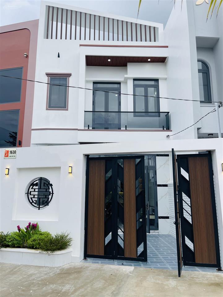 Nhà view sông mỹ nhân, mỹ yên bến lức. ngang 6.2m dài 17m đường rộng