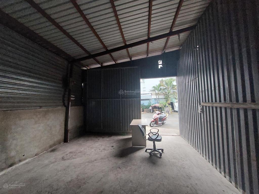 Cho thuê kho nhỏ quận 7 dt 80m giá 8tr dường trần trọng cung.