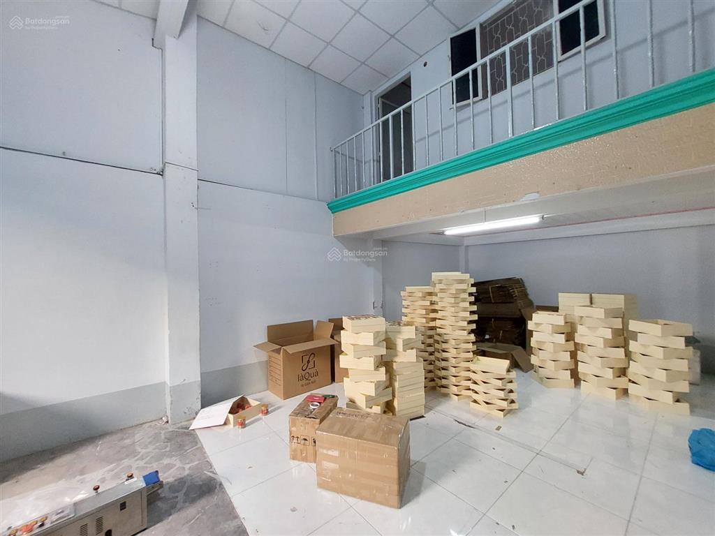 Kho cho thuê quận 7 đẹp có vp, wc, trần la phông kết hợp vp, kho cho ở lại