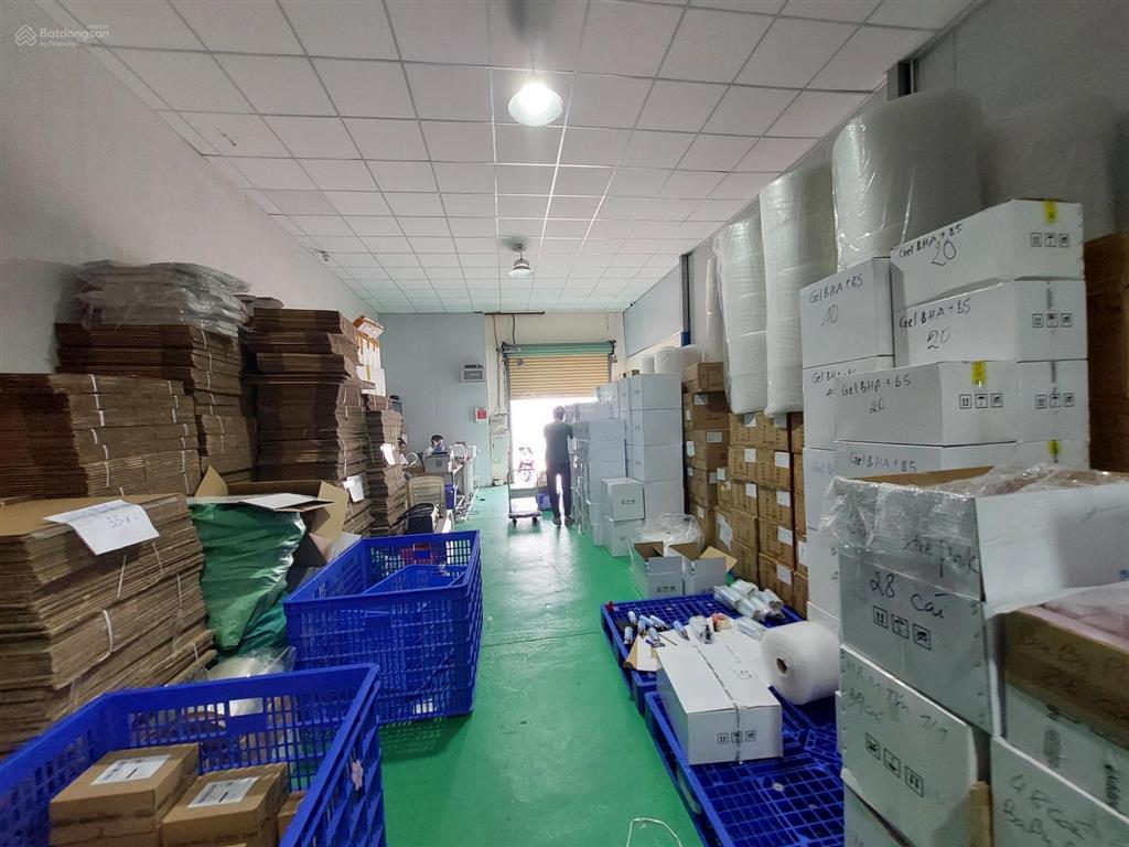 Cho thuê nhà kho quận 7 diện tích 300 m2 có trần la phông mát gắn máy lạnh được