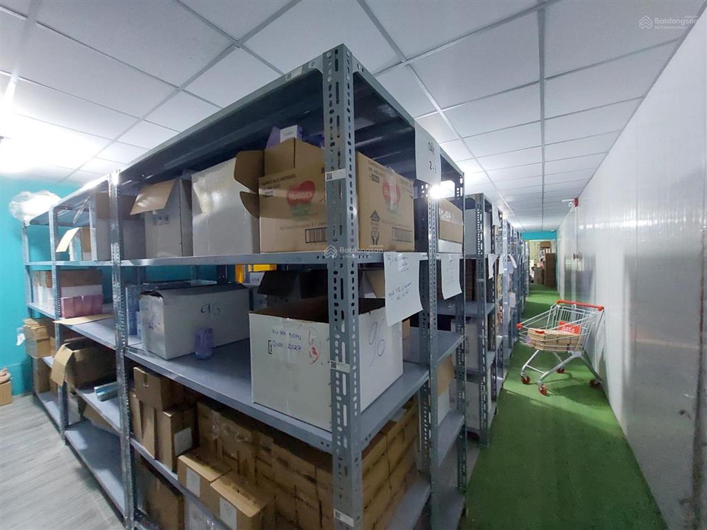Cho thuê nhà kho quận 7 diện tích 300 m2 có trần la phông mát gắn máy lạnh được
