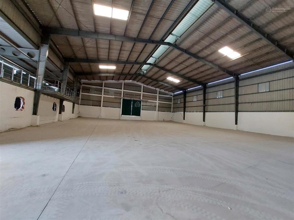 Cho thuê kho quận 7 900m² | trần cao 7m | 2 cửa xuất nhập hàng | gần cầu phú mỹ.