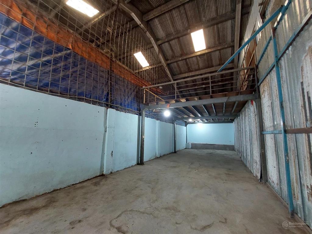 Kho cho thuê quận 4 gần quận 1 diện tích 150m² giá chỉ 15 triệu/tháng