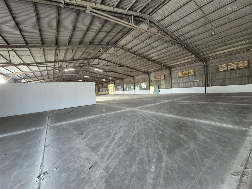 Thuê kho quận 7 dt 900m2 | 2 cửa nhập xuất, tường xây, điện 3 pha, pccc đầy đủ