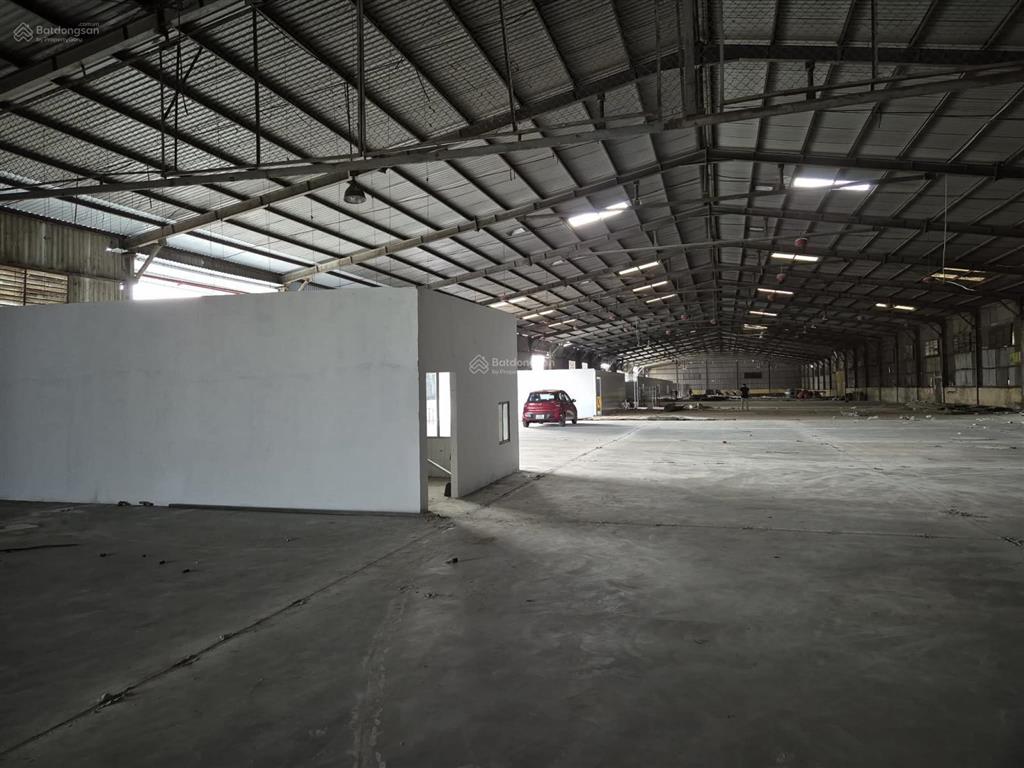 Thuê kho quận 7 dt 900m2 | 2 cửa nhập xuất, tường xây, điện 3 pha, pccc đầy đủ