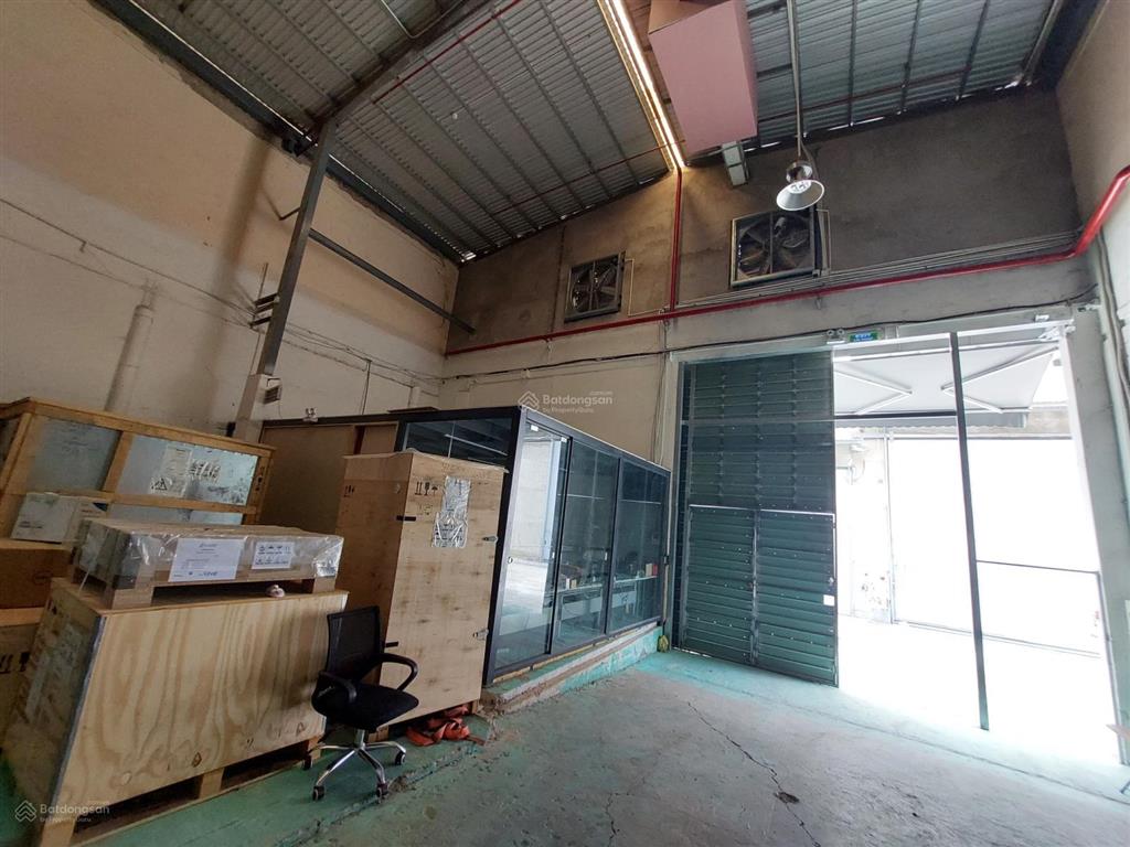 Thuê kho quận 7 không chỉ chứa hàng mà còn kết hợp mặt bằng kinh doanh showroom, công ty dt 500m.