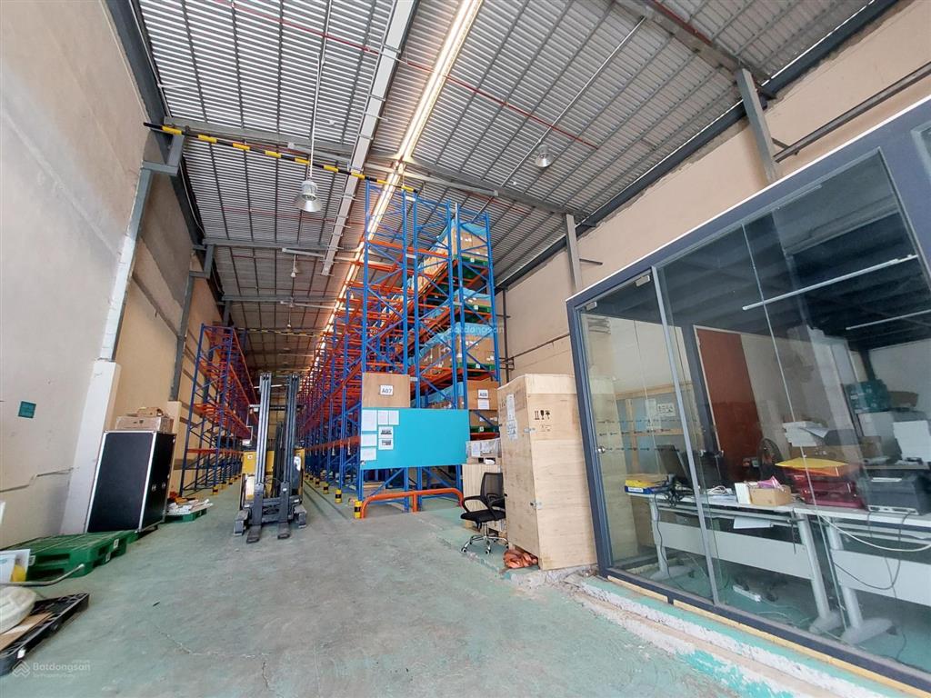 Thuê kho quận 7 không chỉ chứa hàng mà còn kết hợp mặt bằng kinh doanh showroom, công ty dt 500m.