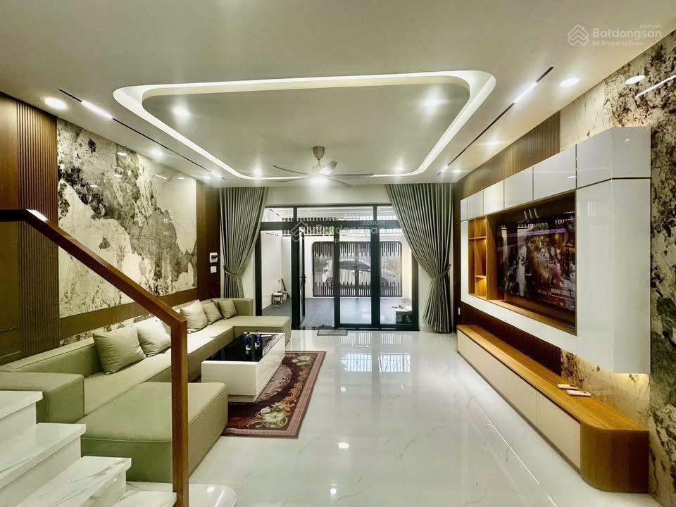 Bán nhà 2 mặt tiền trước sau thoáng mát đường rộng 14m gần shophouse gói 8 giá chỉ 8,69 tỷ