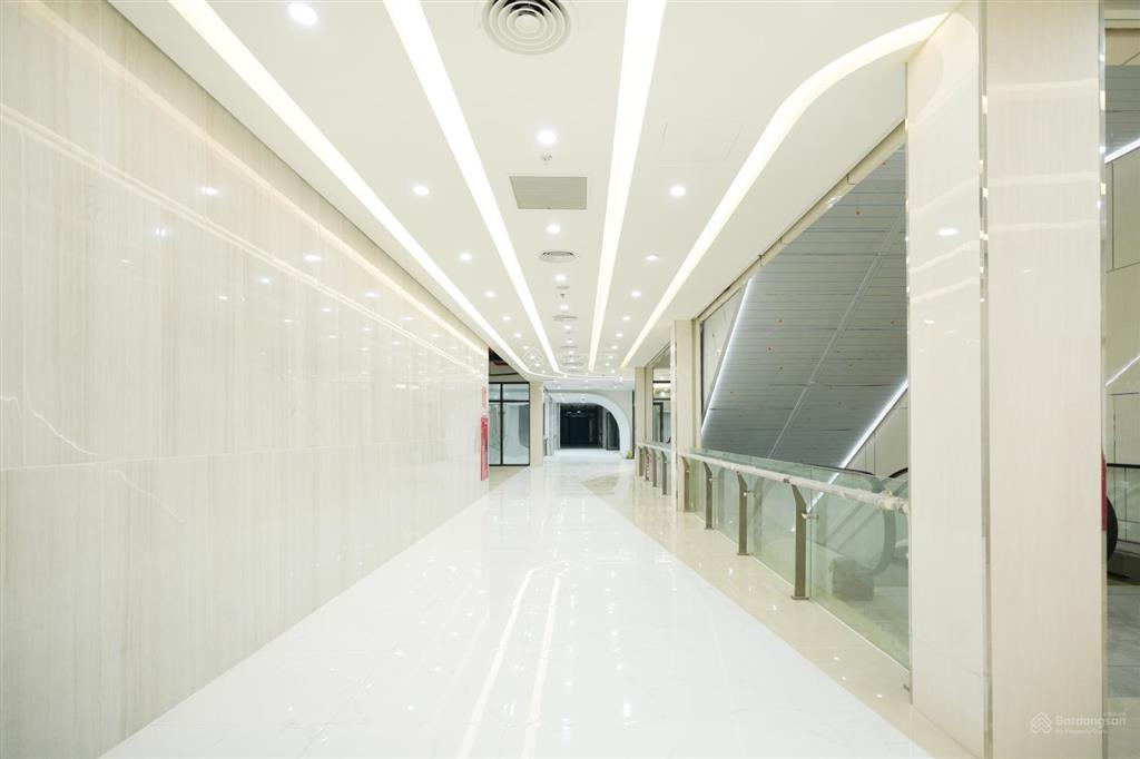 Cho thuê sàn văn phòng  thương mại 200m2 tiêu chuẩn 5* tại 136 hồ tùng mậu  miễn phí 1 năm dv