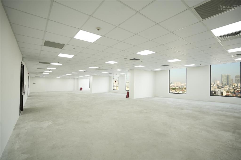 Cho thuê sàn văn phòng  thương mại 200m2 tiêu chuẩn 5* tại 136 hồ tùng mậu  miễn phí 1 năm dv