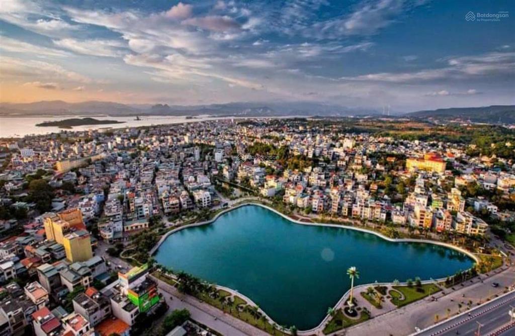 Chính chủ cho thuê gấp căn 2 phòng ngủ toà ramada hạ long, giá 7 triệu, đủ đồ, vào luôn