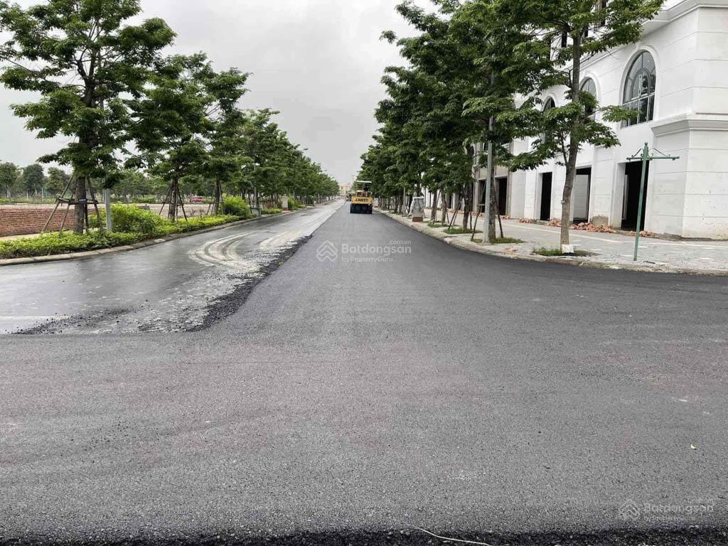 Tôi chính chủ cần cho thuê gấp căn liền kề 4 tầng 1 tum, đã hoàn thiện mặt ngoài, dt 175m²